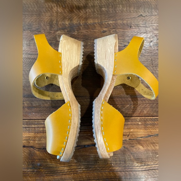 MIA Clogs - Picture 3 of 12